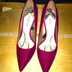 Size 9 pointy toe pumps